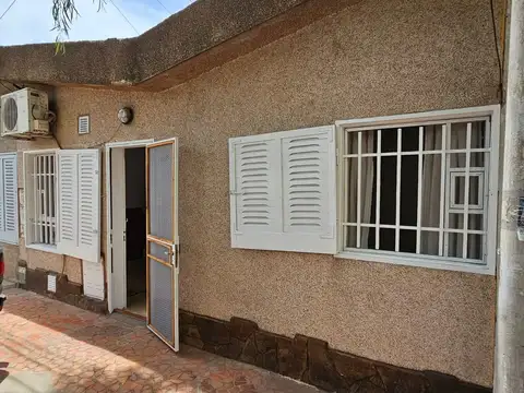 Casa tres dorm., excelente estado. Barrio Grandoli