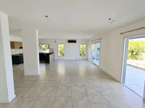 Casa 5 ambientes con 3 baños