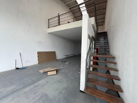 Locales comerciales en alquiler con entrepiso incluido