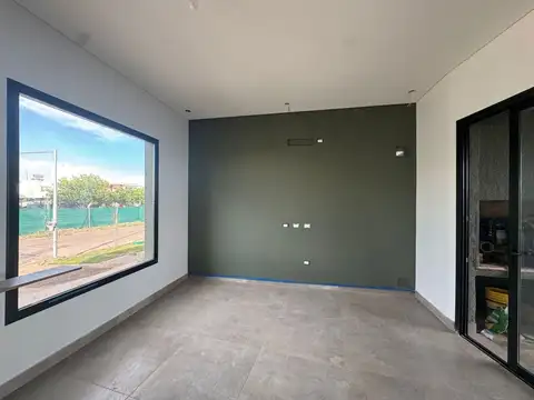 Casa en Alquiler con 2 cocheras