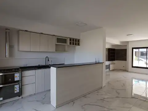 Casa 4 ambientes con 3 baños