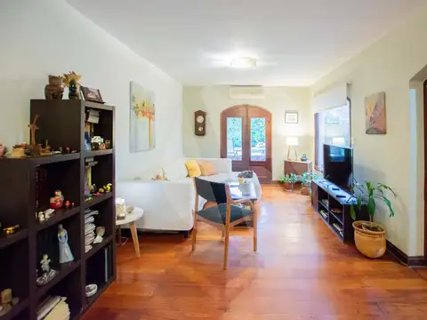 Casa en Alquiler con 4 cocheras