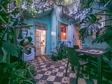 Casa en Villa del Parque 4 ambientes con patio y terraza en lote propio
