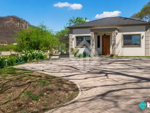 HERMOSA CASA EN VENTA - VALLE ESCONDIDO - SALTA