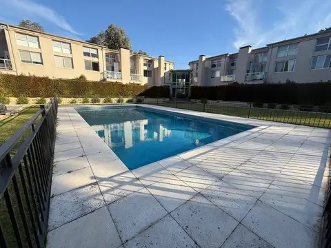 Departamento con Jardín propio en Pilar