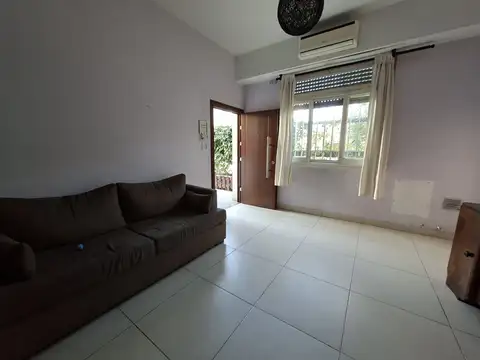 Alquiler ph tipo casa 3 ambientes sin expensas con entrada independiente, terraza y quincho - villa lugano