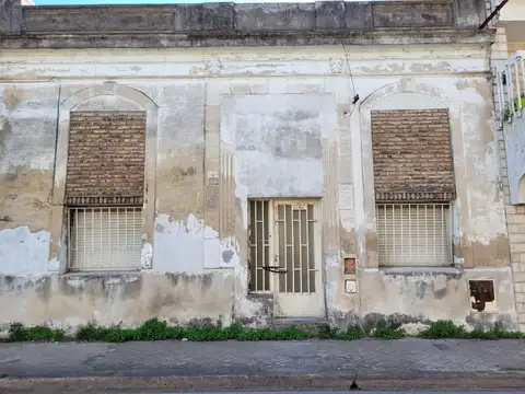 CASA AL FRENTE EN VENTA, ROSARIO, BARRIO AZCUENAGA