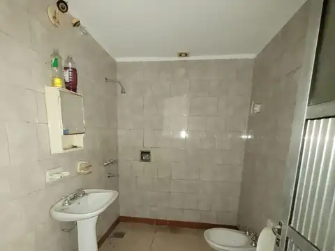 CASA AL FRENTE EN VENTA, ROSARIO, BARRIO AZCUENAGA