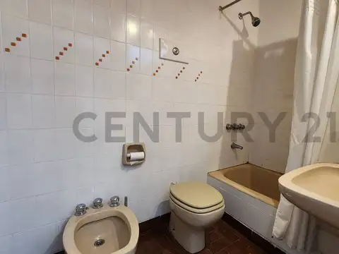 Depto Tipo Casa en Venta en Flores, USD 105.000