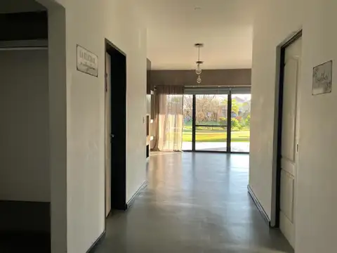 Casa en Venta con 3 cocheras