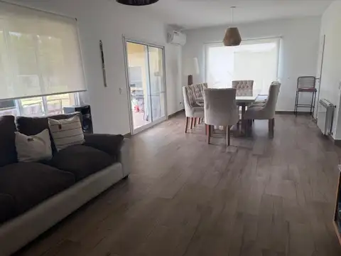 VENTA CASA BARRIO SAN MATIAS CON PILETA  LUMINOSA