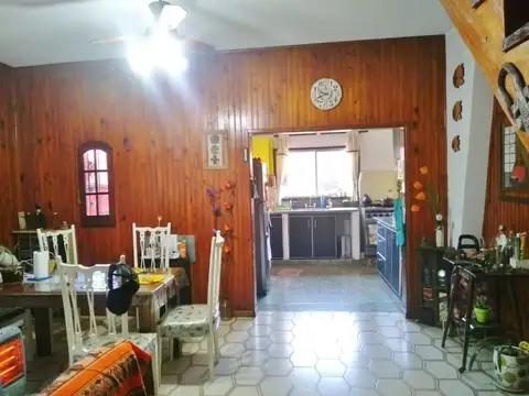 Casa 5 ambientes con 2 baños