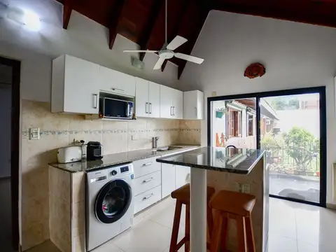 CASA EN VENTA GONNET 4 DORMITORIOS PILETA COCHERA