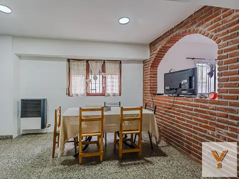 Casa en venta - 4 Dormitorios 2 Baños - Cochera - 464Mts2 - Mar del Plata