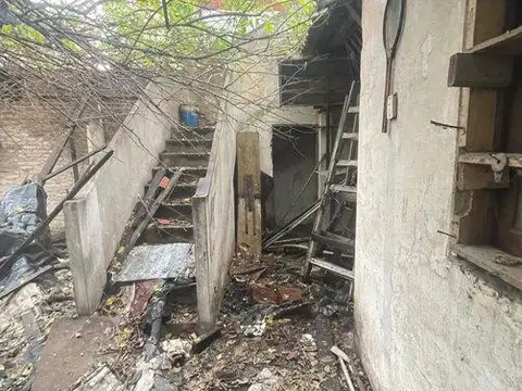 Casa con terreno propio oportunidad en Aldo Bonzi para refaccionar