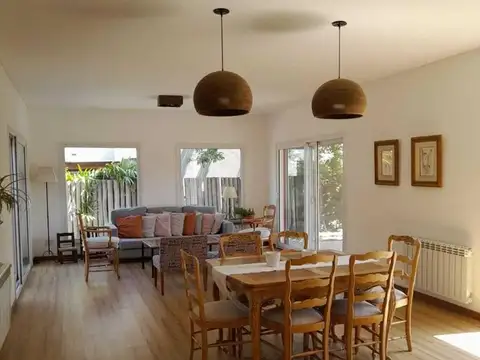 Casa 4 ambientes con 4 baños