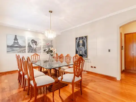 Casa en Alquiler con 4 cocheras