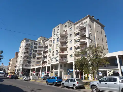Domingo Faustino Sarmiento 1000, Piso 1