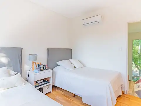 Casa 6 ambientes con 2 baños
