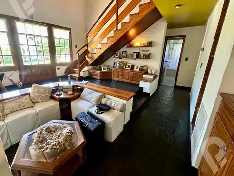 Casa 5 ambientes con 3 baños