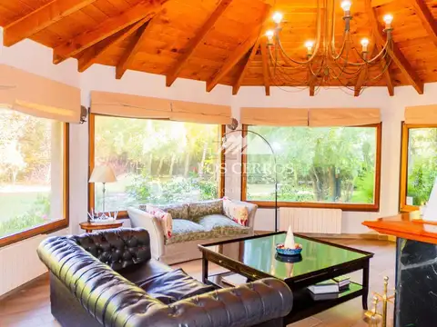 Casa 5 ambientes con 3 baños