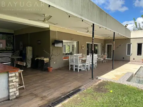 Casa 5 ambientes con 3 baños