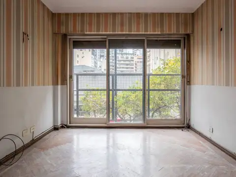 Esmeralda 1300, Piso 1