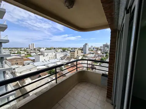 VENDO DEPARTAMENTO AL FRENTE TRES DORMITORIOS Y DOS COCHERAS BARRIO SAN JOSE