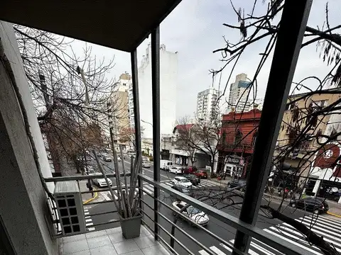MONOAMBIENTE APTO PROFESIONAL, A LA CALLE CON BALCON, EXCELENTE UBICACION
