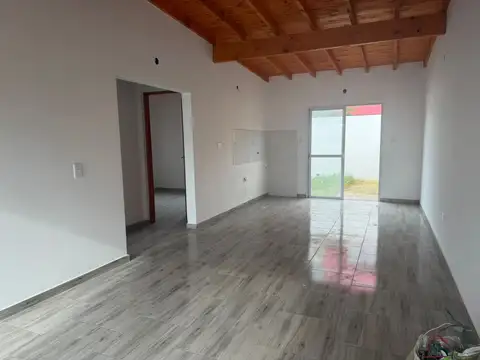 Casa 3 ambientes con 1 baño