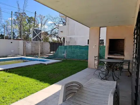Casa en Venta con 3 cocheras