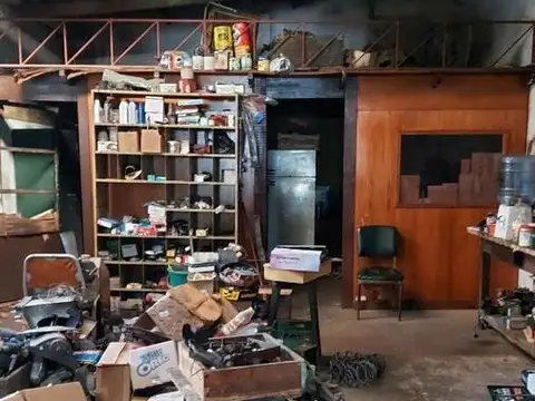 VENTA - Amplio local comercial sobre Av. Centenario en Beccar