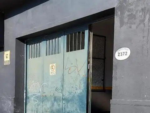 VENTA - Amplio local comercial sobre Av. Centenario en Beccar