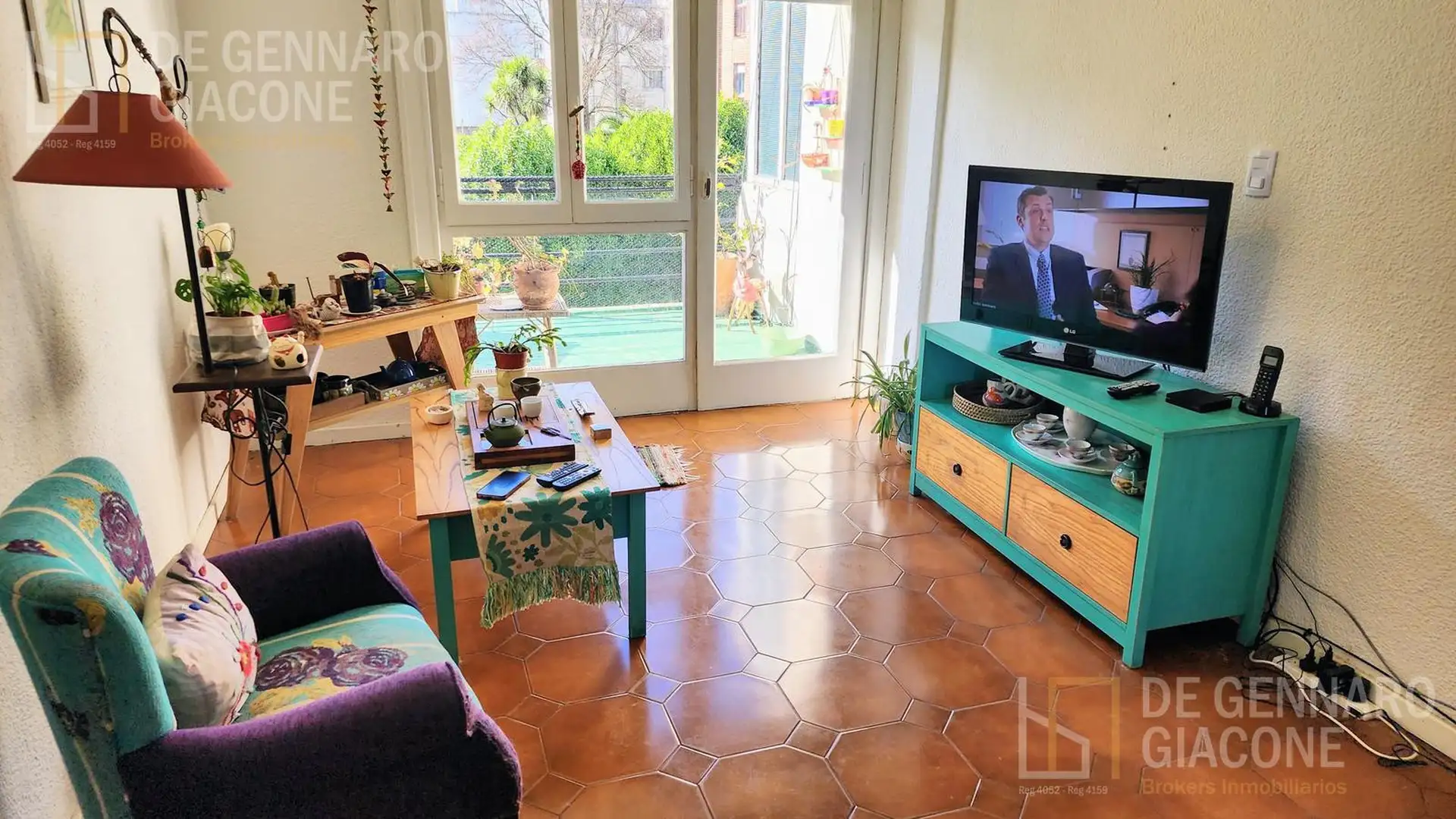 Departamento de 5 ambientes con balcón terraza y cochera