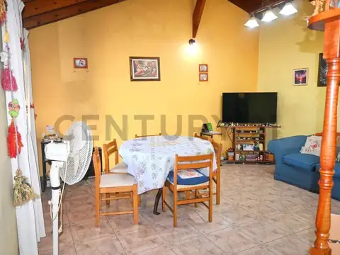 PH de 4 ambientes en planta alta con una superficie aproximada de 70 m², ubicado