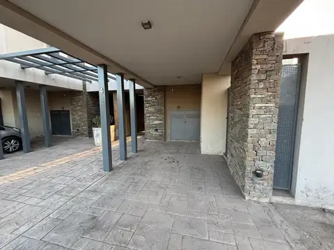 Depto Tipo Casa en Venta de 6 ambientes