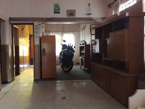 CASA A RECICLAR EN BARRIO AZCUENAGA