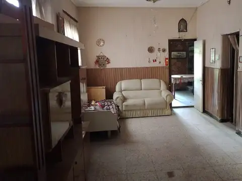 Casa 5 ambientes con 1 baño