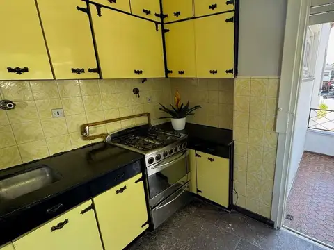 Oficina 4 ambientes con 1 baño