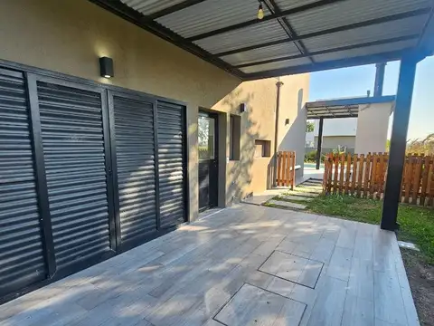 Casa en Alquiler con 4 cocheras