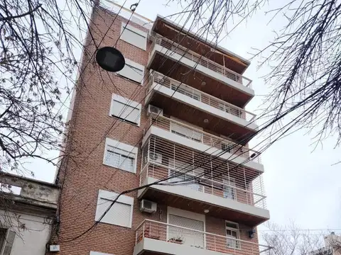 Venta Departamento Rosario con cochera! Barrio Lourdes. Al frente. Alquilado.
