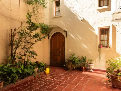 Hermoso PH 4 ambientes con patio y dos baños