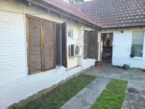 Casa 4 ambientes con 1 baño