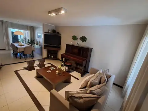Casa en Venta en Nuevo Poeta Lugones, USD 190.000