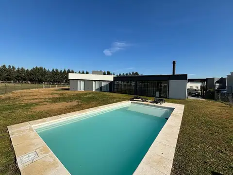 VENTA CASA 4 AMBIENTES EN BARRIO SANTA INES