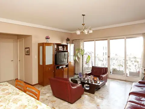 DEPARTAMENTO 3 AMBIENTES BALCON COCHERA MONSERRAT
