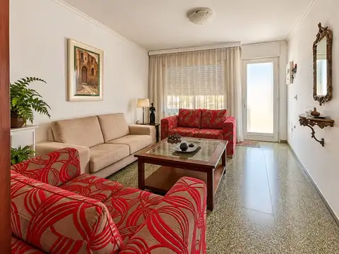 Casa 8 ambientes con 4 baños