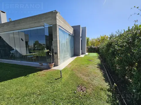 Venta casa 5 ambientes con vista al agua y al golf en el Canton, Escobar