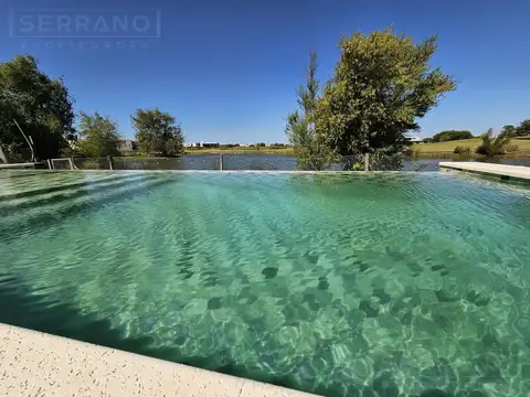 LHC. Venta casa 5 ambientes con vistan al agua y  al golf en El Canton. Escobar