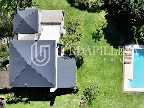 Casa en Venta con 2 cocheras